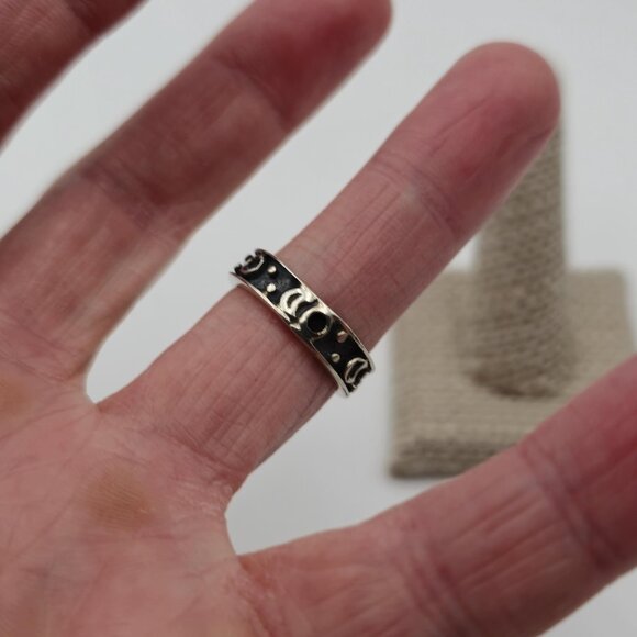 Size 6 Sterling Silver Dark Style Moon And Stars Ring A2603 - Picture 3 of 7